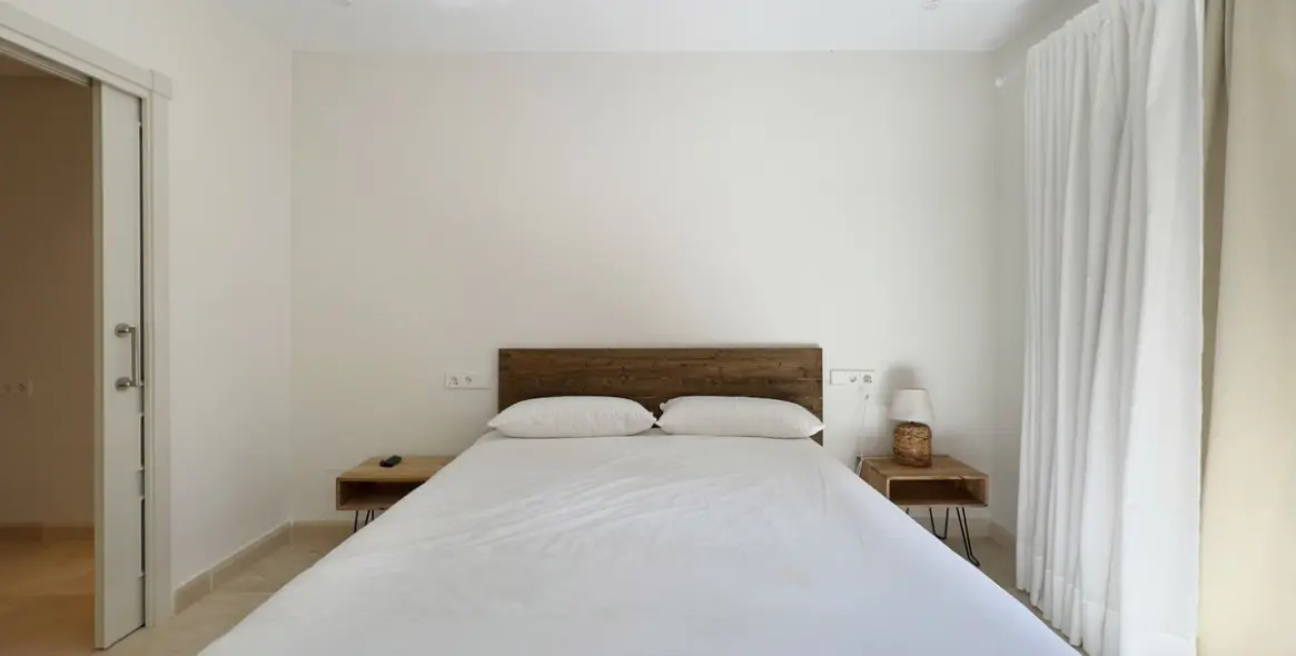 Venta de apartamento en planta baja en Los Monteros 30