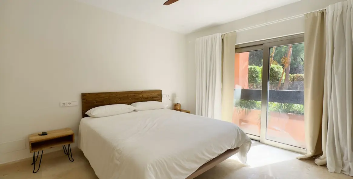 Venta de apartamento en planta baja en Los Monteros 31
