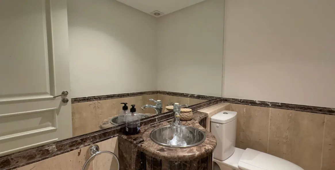 Venta de apartamento en planta baja en Los Monteros 33