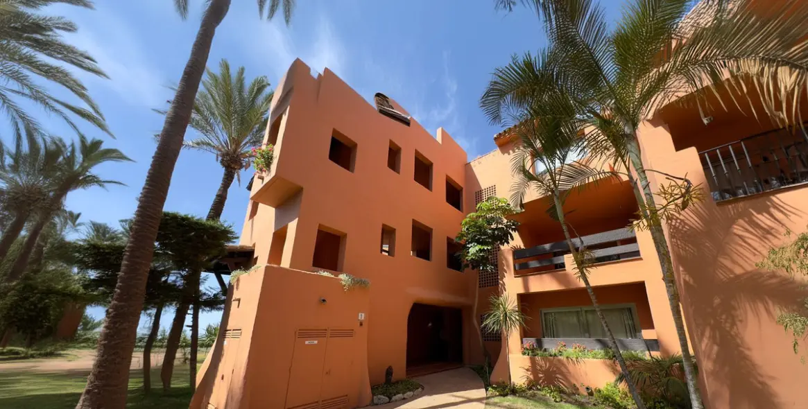 Venta de apartamento en planta baja en Los Monteros 34