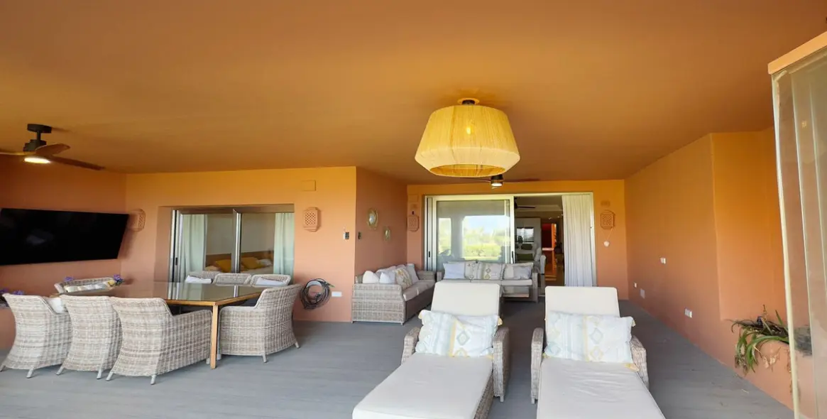 Venta de apartamento en planta baja en Los Monteros 36