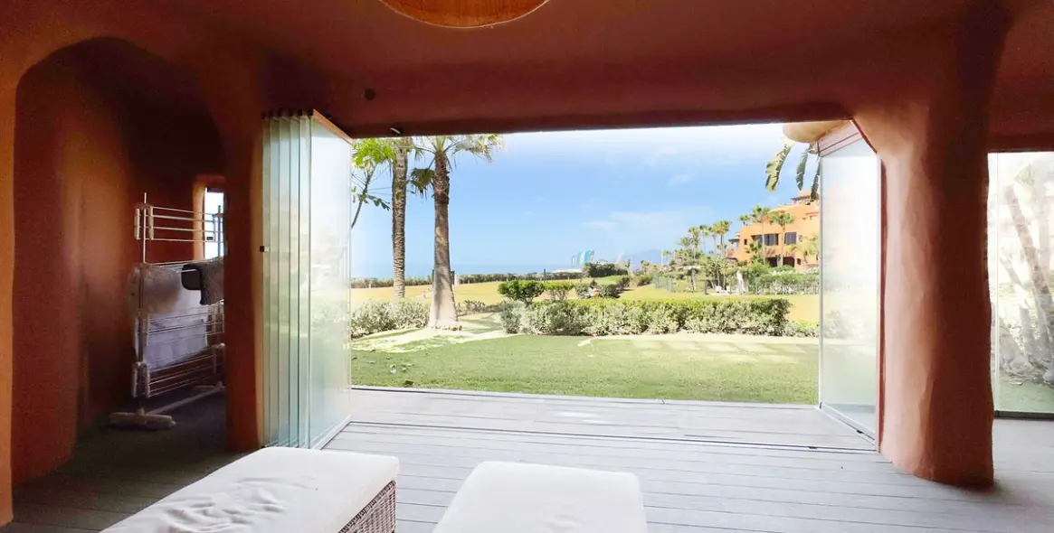 Venta de apartamento en planta baja en Los Monteros 49