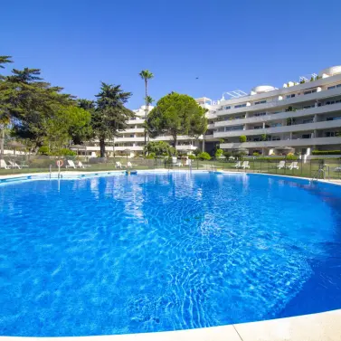 Long-term rent of middle floor apartment in New Golden Mile