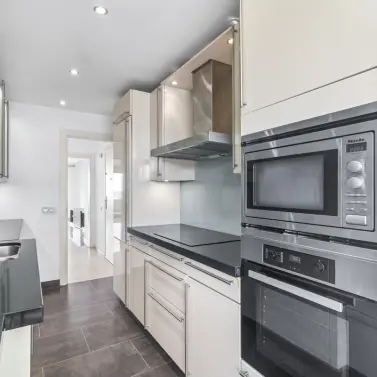 Long-term rent of middle floor apartment in New Golden Mile