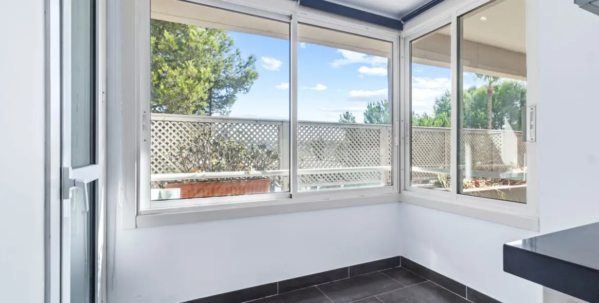 Long-term rent of middle floor apartment in New Golden Mile 4