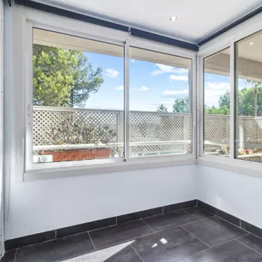 Long-term rent of middle floor apartment in New Golden Mile