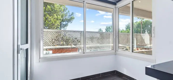 Long-term rent of middle floor apartment in New Golden Mile 3