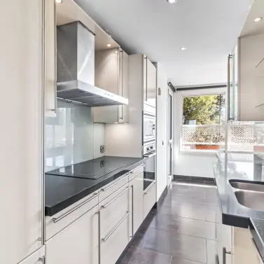 Long-term rent of middle floor apartment in New Golden Mile