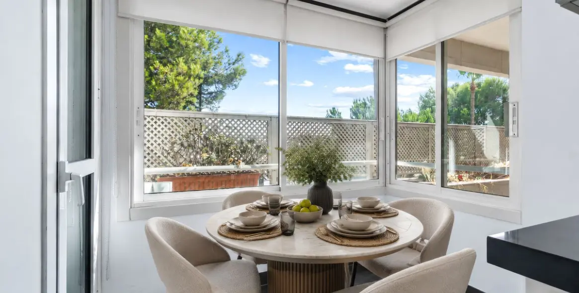 Long-term rent of middle floor apartment in New Golden Mile 6