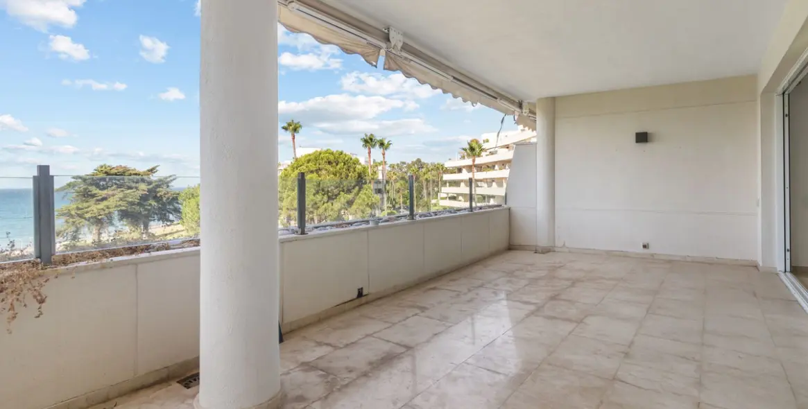 Long-term rent of middle floor apartment in New Golden Mile 16