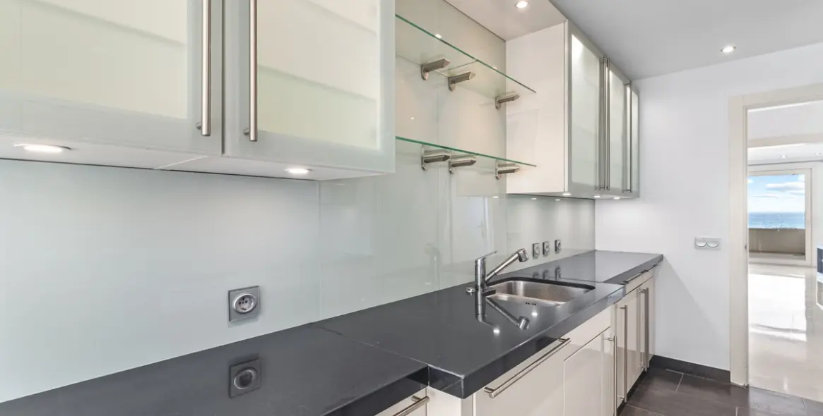Long-term rent of middle floor apartment in New Golden Mile 24