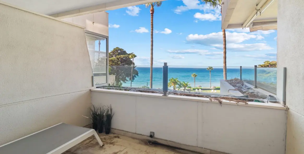Long-term rent of middle floor apartment in New Golden Mile 31