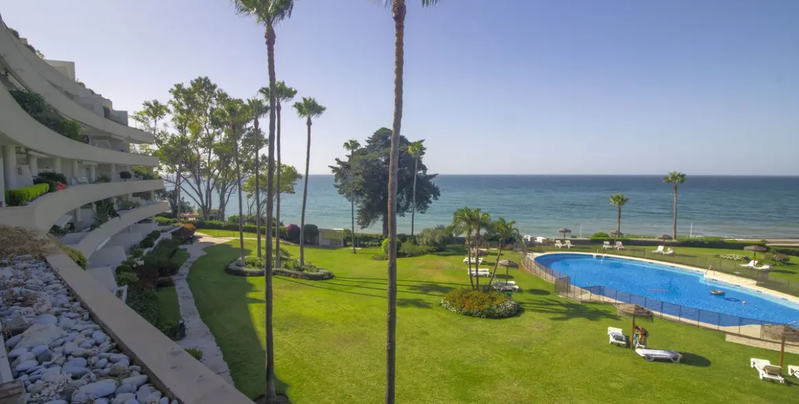 Long-term rent of middle floor apartment in New Golden Mile 32