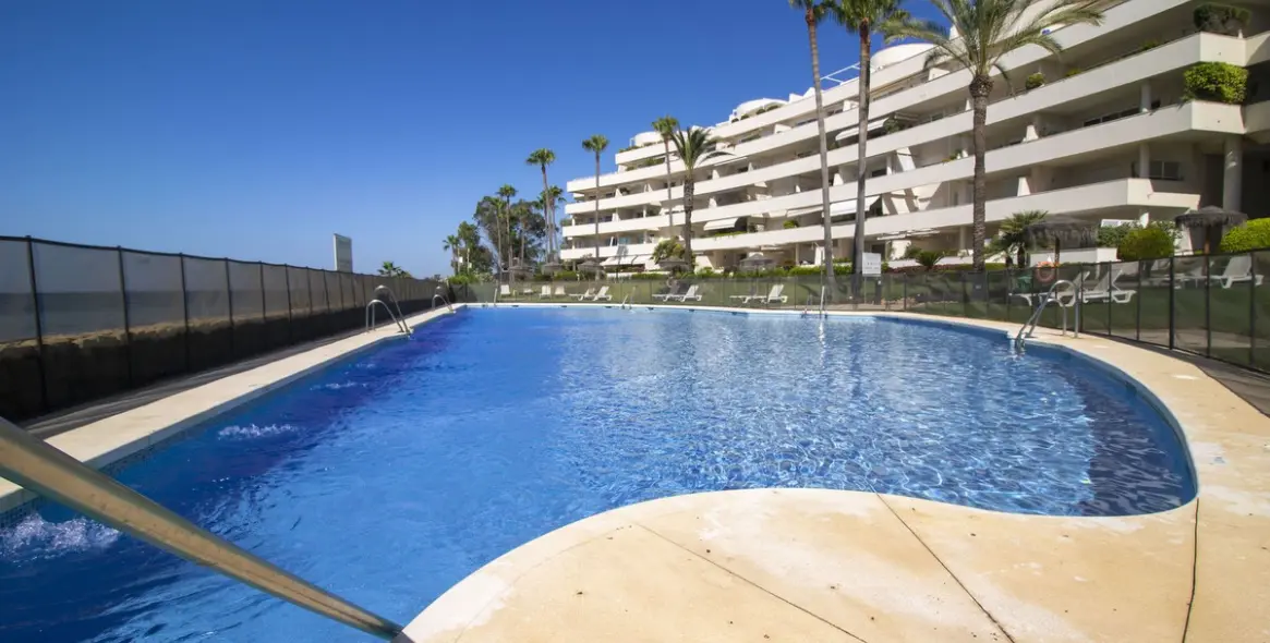 Long-term rent of middle floor apartment in New Golden Mile 33