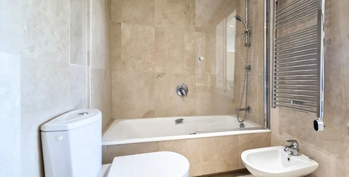 Long-term rent of middle floor apartment in New Golden Mile 38