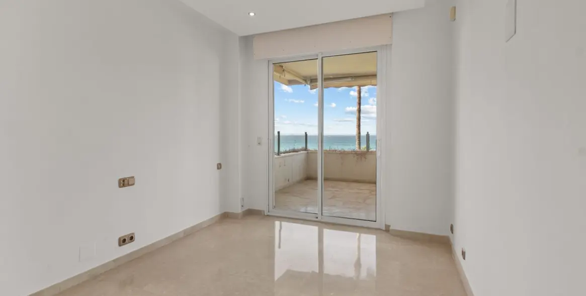 Long-term rent of middle floor apartment in New Golden Mile 47