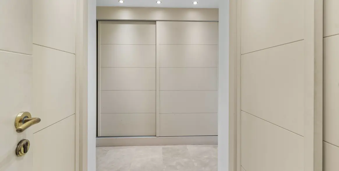 Long-term rent of middle floor apartment in New Golden Mile 52