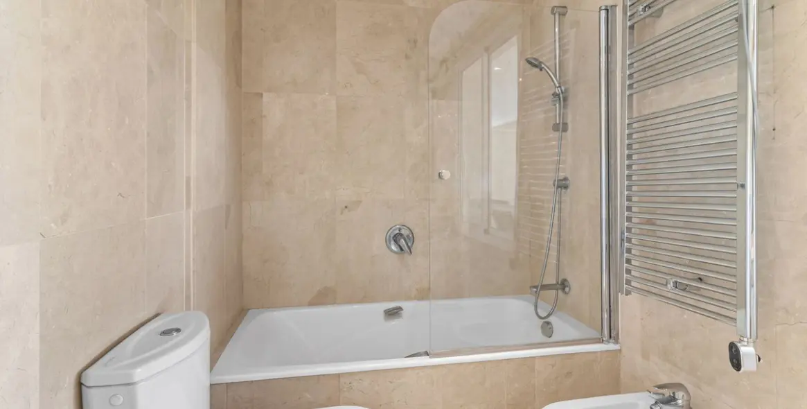 Long-term rent of middle floor apartment in New Golden Mile 57