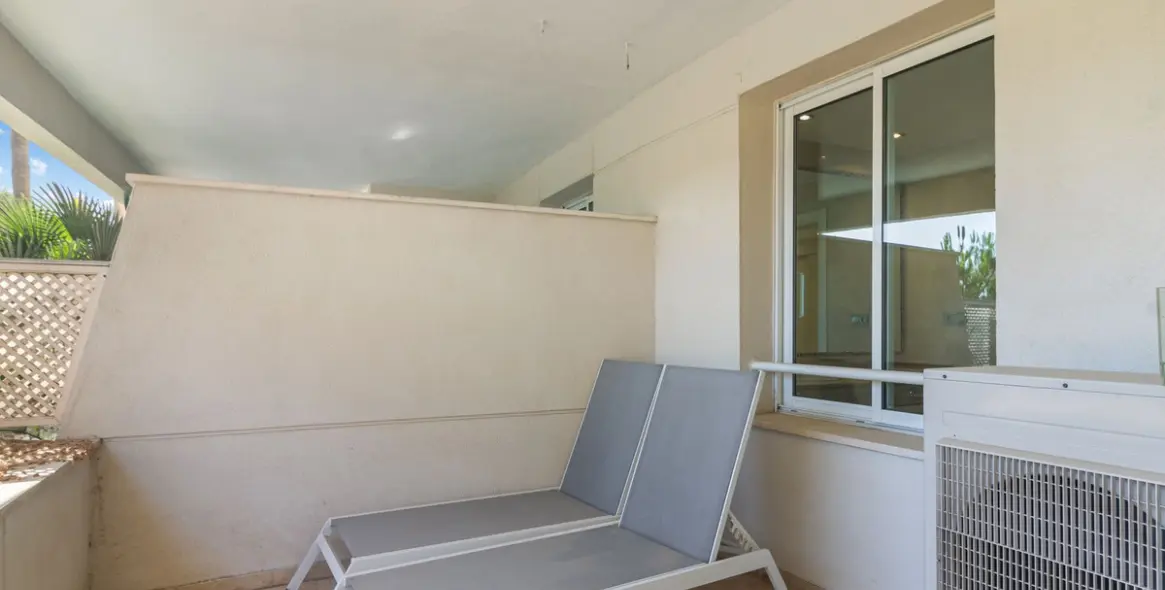 Long-term rent of middle floor apartment in New Golden Mile 62