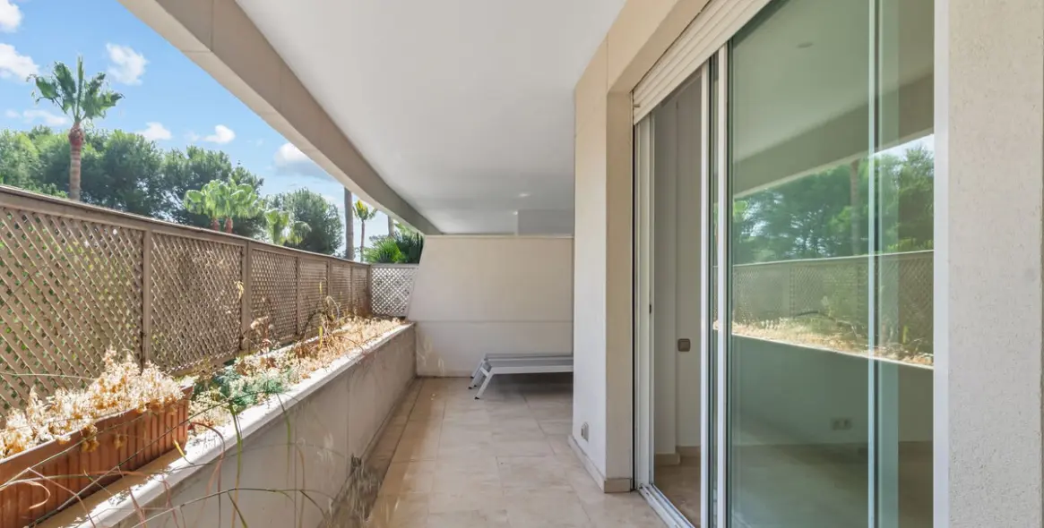 Long-term rent of middle floor apartment in New Golden Mile 64