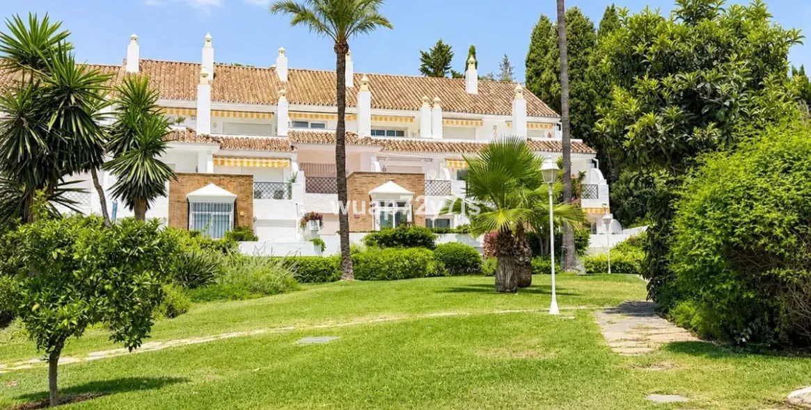 Продажа таунхауса в El Paraiso 1
