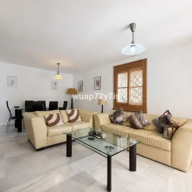 Sale of townhouse in El Paraiso