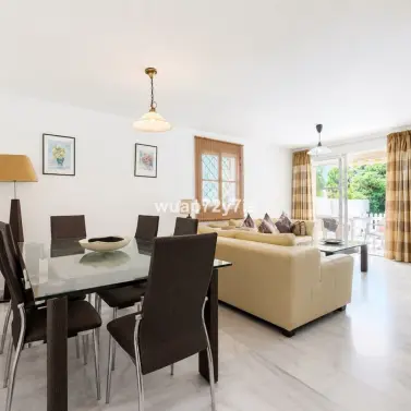 Sale of townhouse in El Paraiso