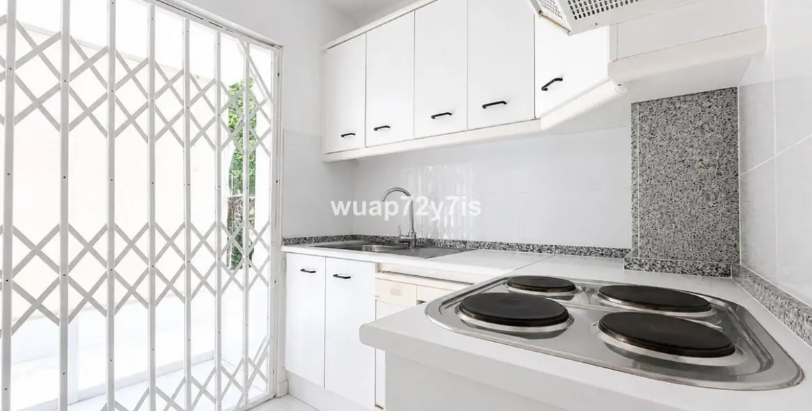 Продажа таунхауса в El Paraiso 8