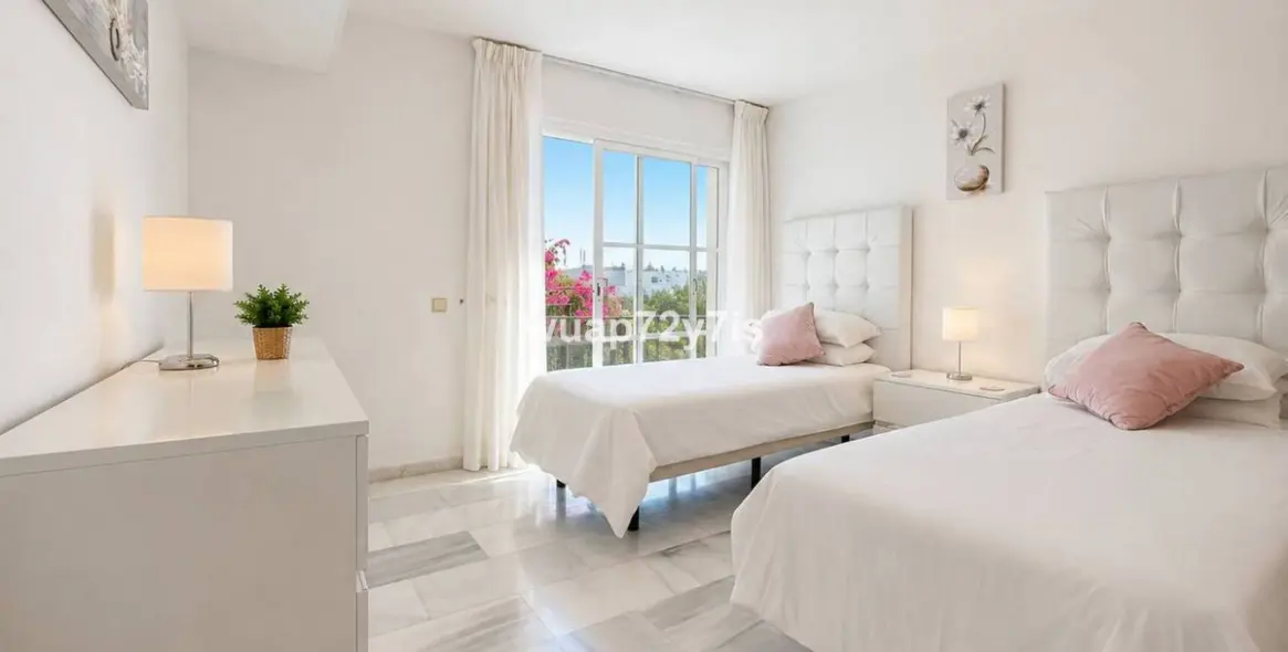 Продажа таунхауса в El Paraiso 10