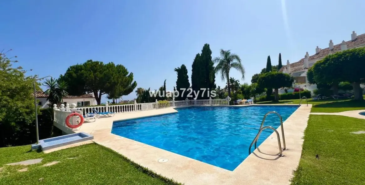 Продажа таунхауса в El Paraiso 24