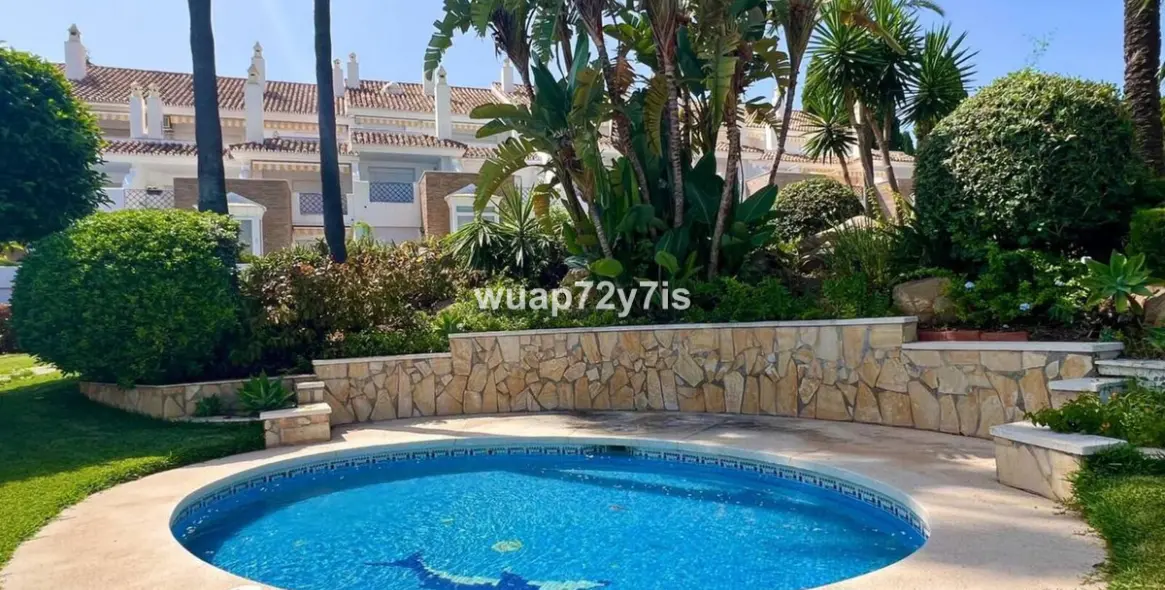 Продажа таунхауса в El Paraiso 25