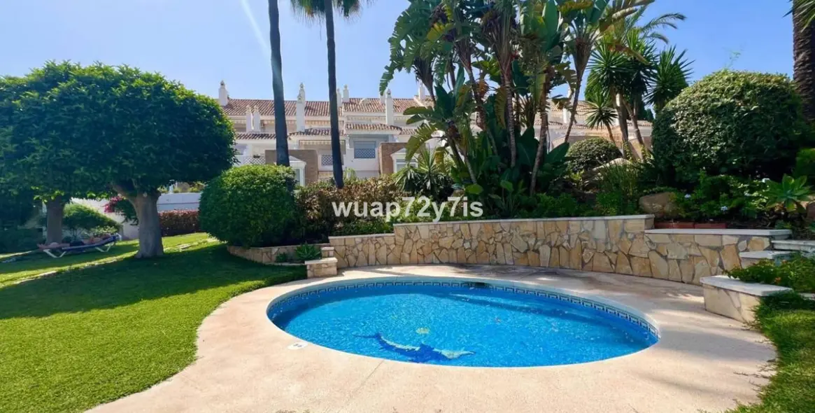 Продажа таунхауса в El Paraiso 26