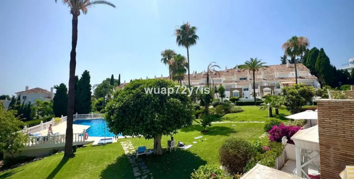 Продажа таунхауса в El Paraiso 27
