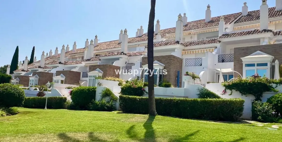 Продажа таунхауса в El Paraiso 28