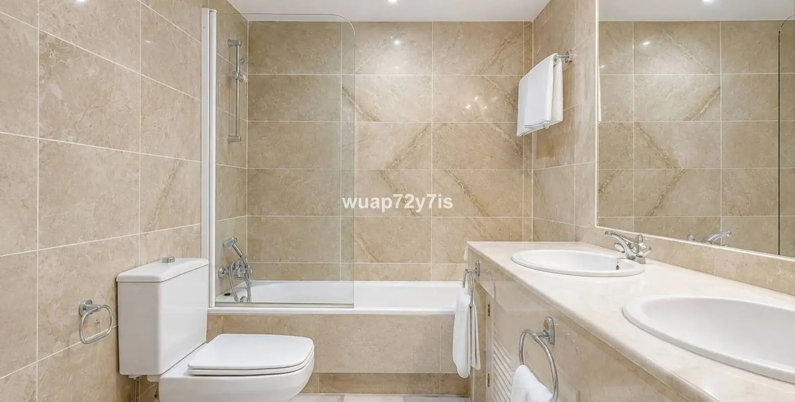 Sale of townhouse in El Paraiso 11