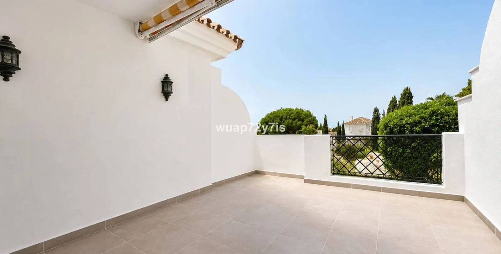 Sale of townhouse in El Paraiso 16