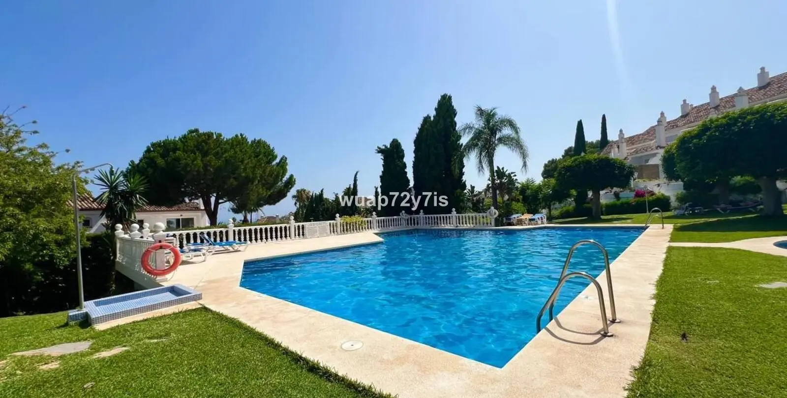 Sale of townhouse in El Paraiso 24