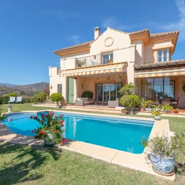 Sale of detached villa in Elviria