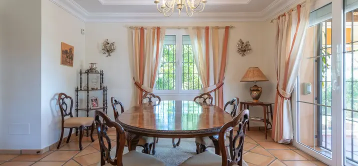 Sale of detached villa in Elviria 4