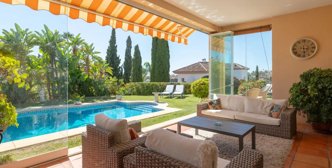 Sale of detached villa in Elviria 6