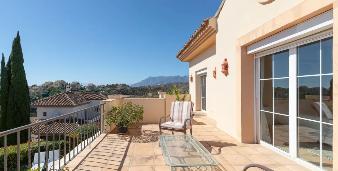 Sale of detached villa in Elviria 27