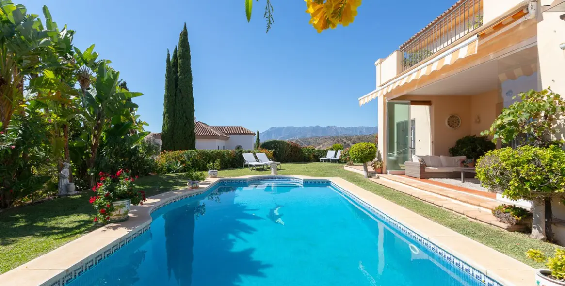 Sale of detached villa in Elviria 29