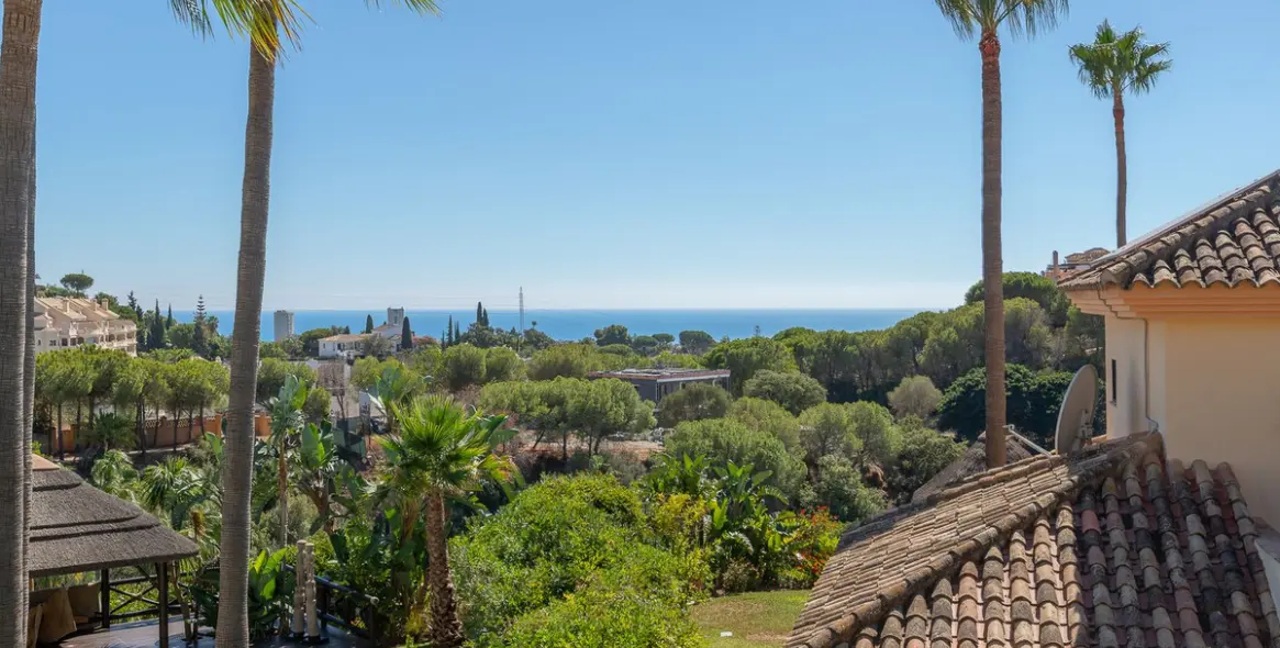 Sale of detached villa in Elviria 39
