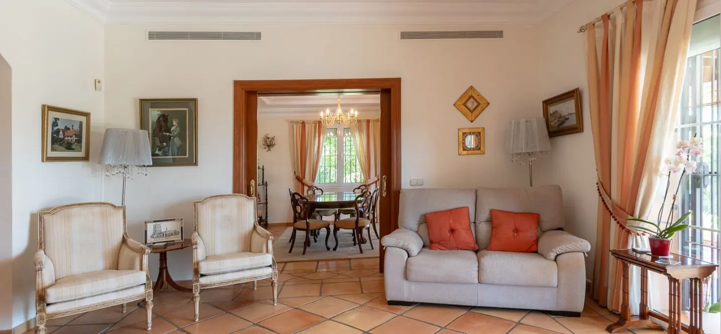 Продажа  отдельно стоящей виллы в Elviria 3