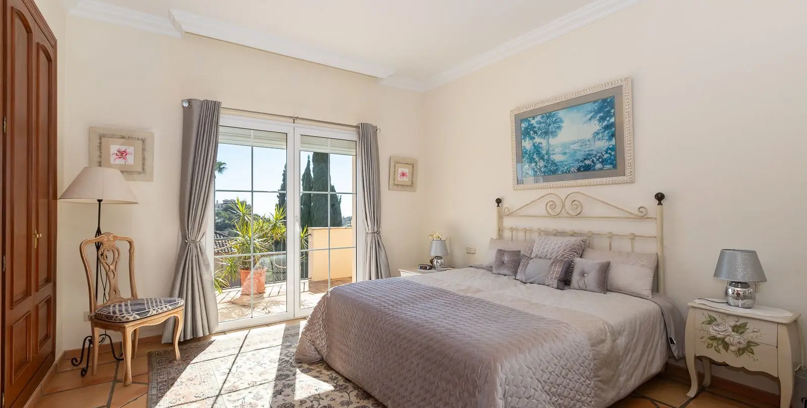 Sale of detached villa in Elviria 22
