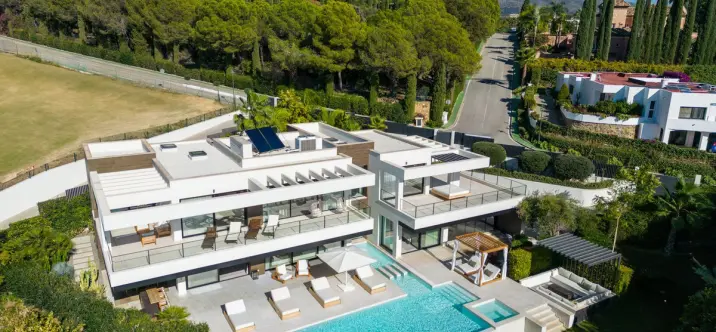 Venta de villa independiente en Nueva Andalucía 0