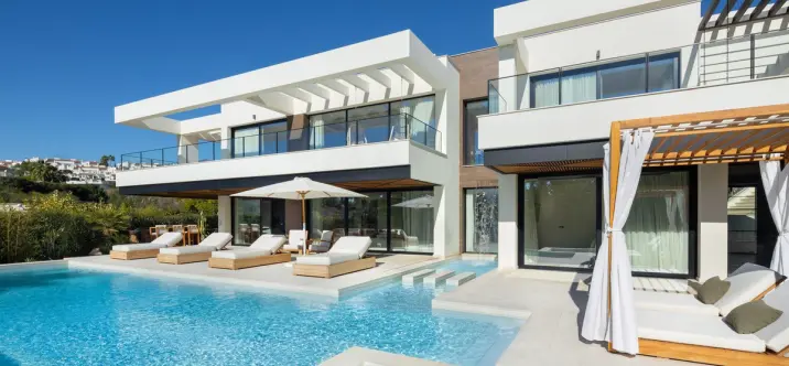 Venta de villa independiente en Nueva Andalucía 1
