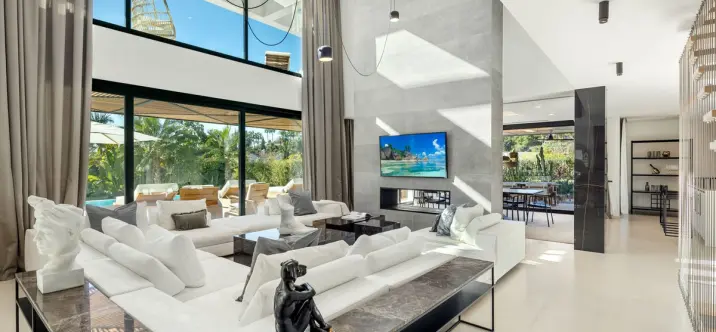 Venta de villa independiente en Nueva Andalucía 3