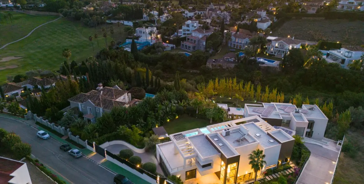 Продажа  отдельно стоящей виллы в Nueva Andalucía 24