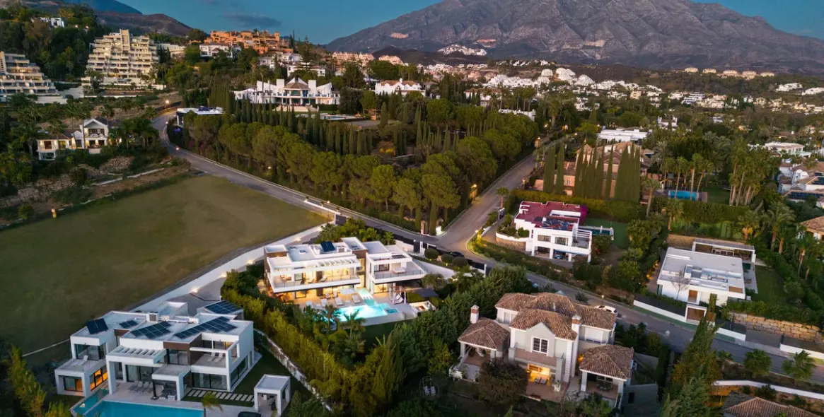 Продажа  отдельно стоящей виллы в Nueva Andalucía 25